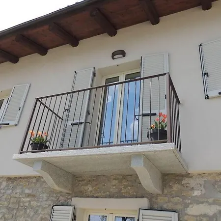 Villa With View In The Hart Of Langhe Vila