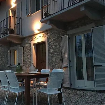 Villa With View In The Hart Of Langhe Vila *