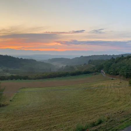 Villa With View In The Hart Of Langhe Vila